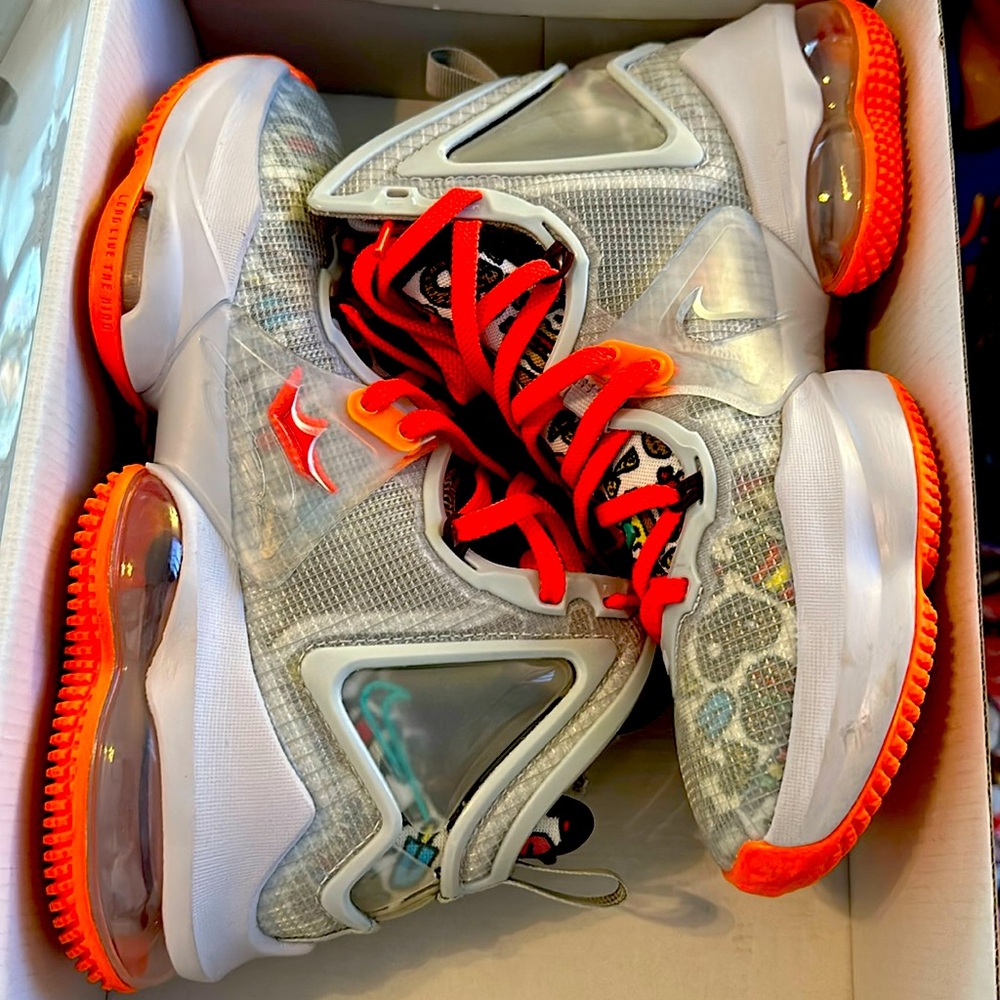 Nike LeBron XIX GS size 5y